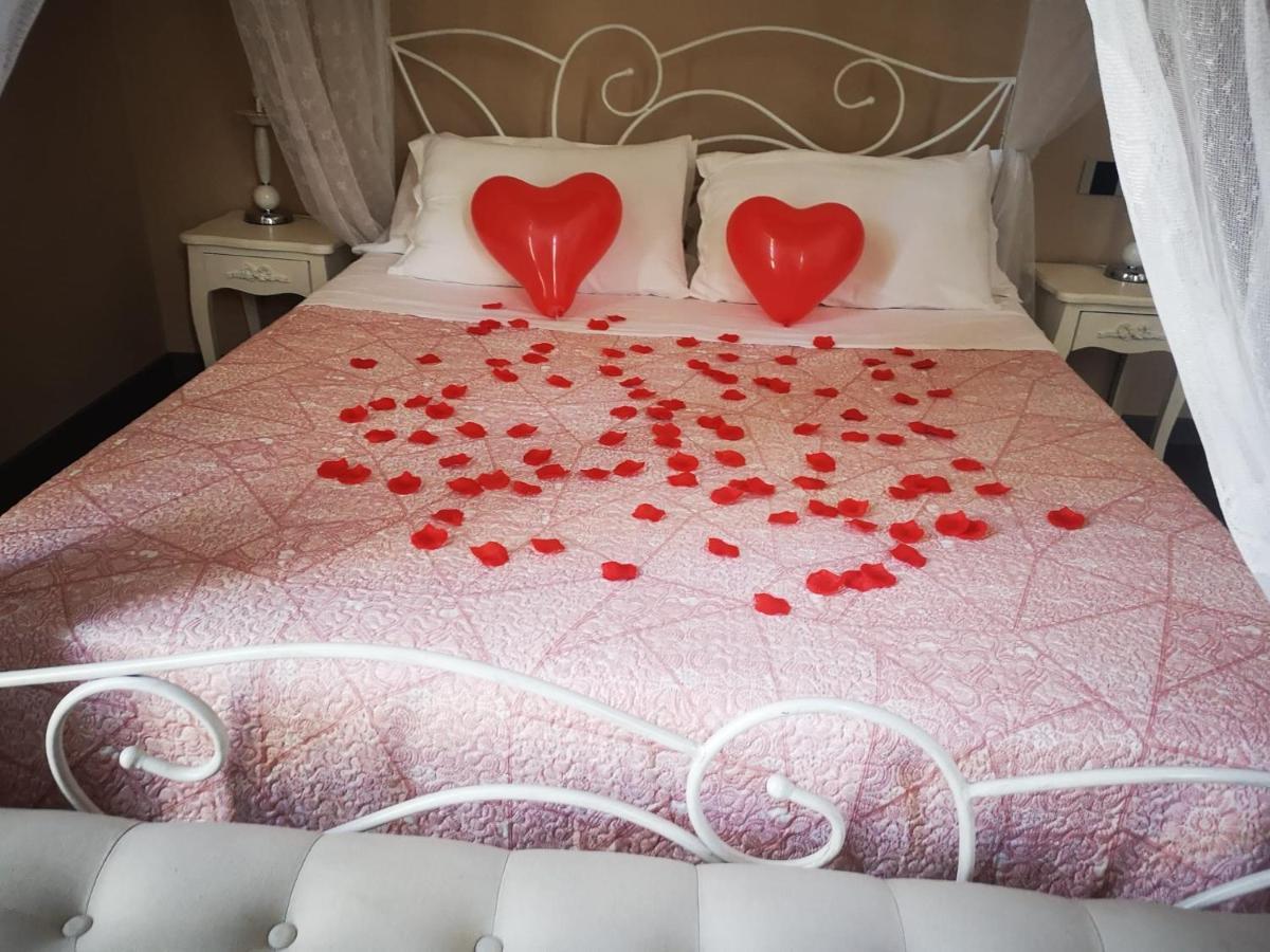 B&B A Due Passi Caserta Dış mekan fotoğraf
